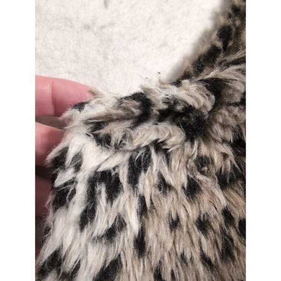 Coldwater Creek Snow Leopard Faux Fur Button Up Vest Women's Size M - Picture 7 of 7